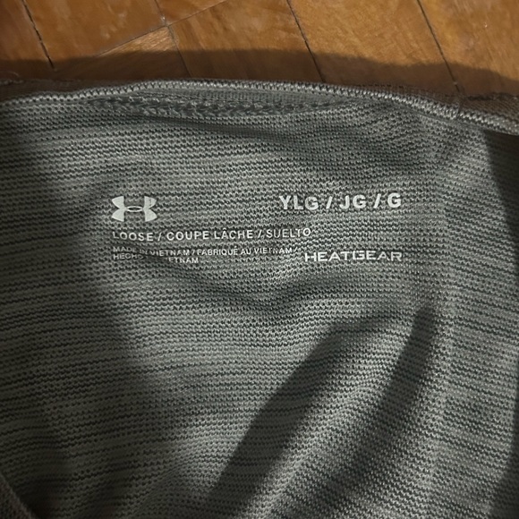 Girls Large under armour t shirt - Picture 2 of 2